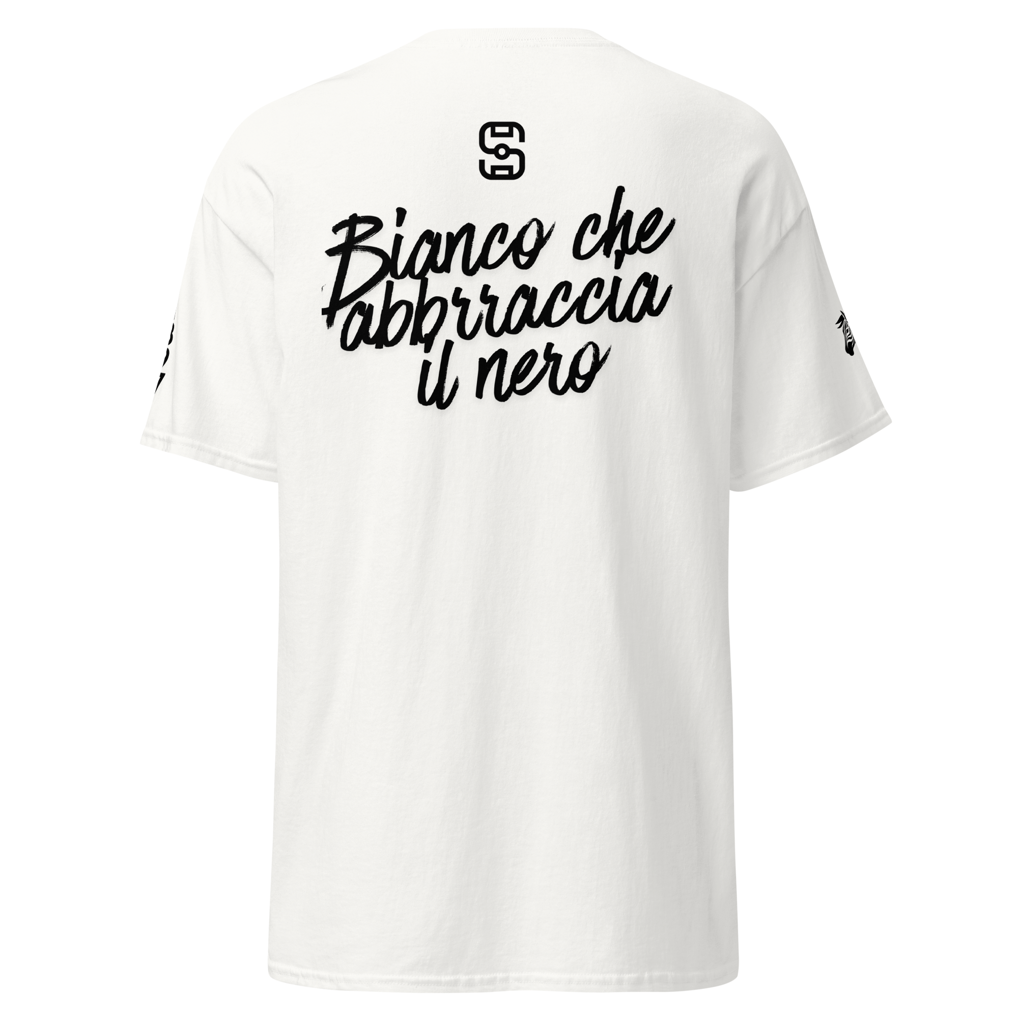 'Bianco che abbraccia il nero' Tee